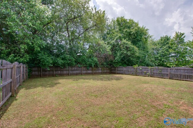 Building Photo - 102 Whitestone Dr NE