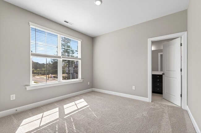 Building Photo - Charming Craftsman-Style 3-Bedroom Townhome in Garner!