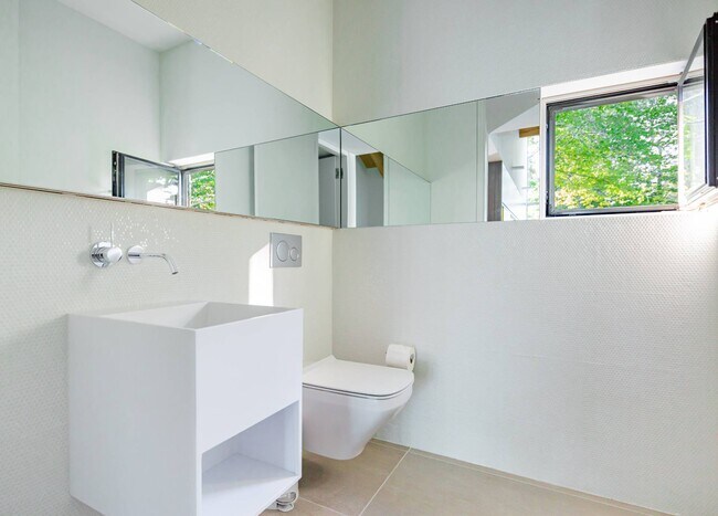 Building Photo - 47L S Ferry Rd