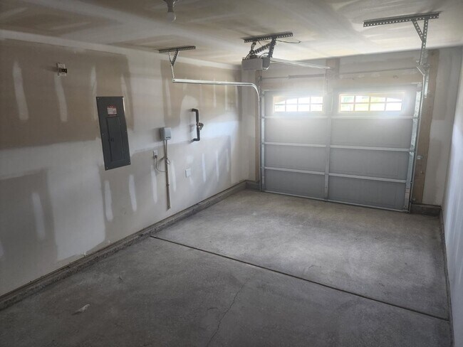 Building Photo - 405 Eclipse Ln