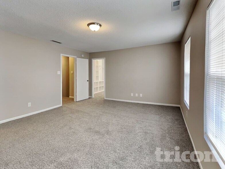 Building Photo - 675 Country Gate Dr