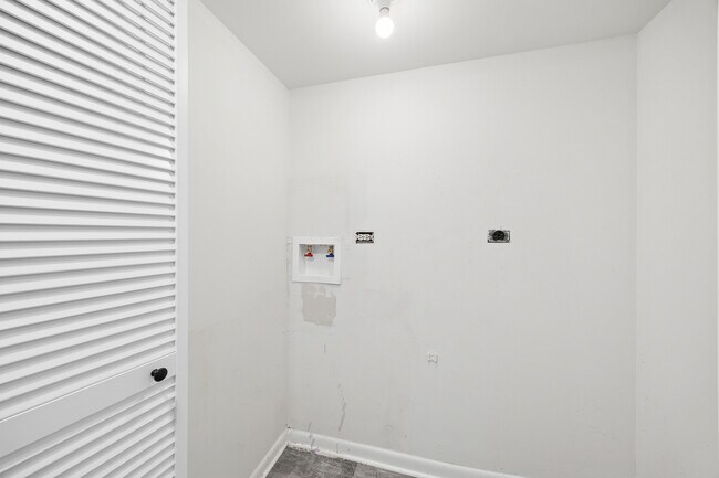 Building Photo - 1543 Ardmore Ave