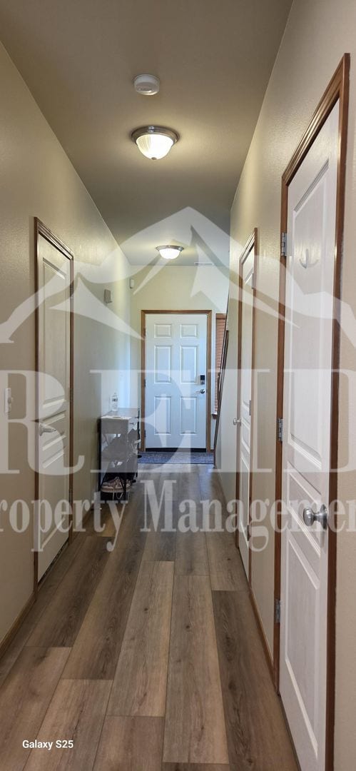 Building Photo - Central Valley Area - 2 Story Townhome 3Bed 2.5Bath