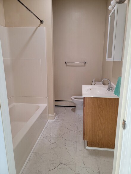 Bathroom - 71 Mount Pleasant Ave