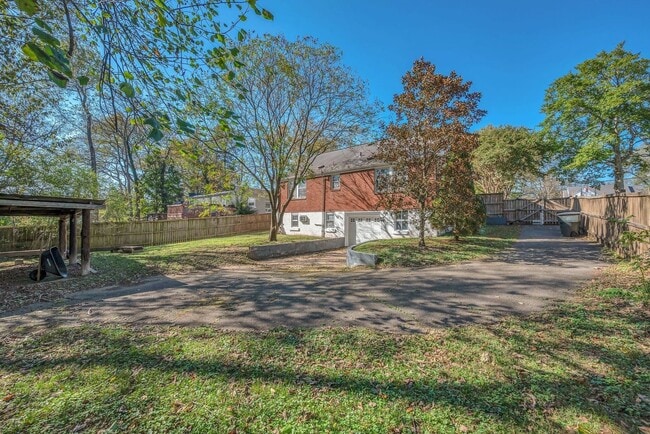 Building Photo - Charming Inglewood bungalow apartment just minutes from downtown!