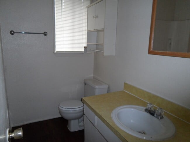 Building Photo - College Station -2 bedroom /1.5 bath Townhome-Style Fourplex on TAMU Shuttle Route!