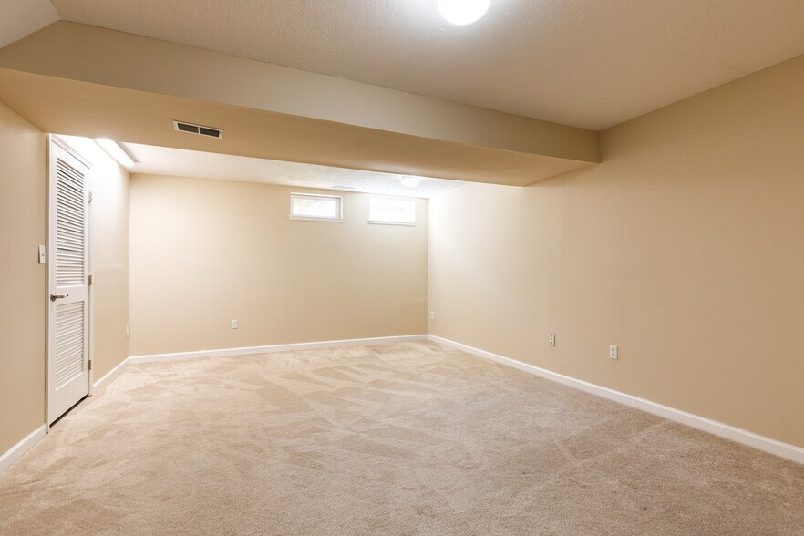 Building Photo - 490 Crestridge Way