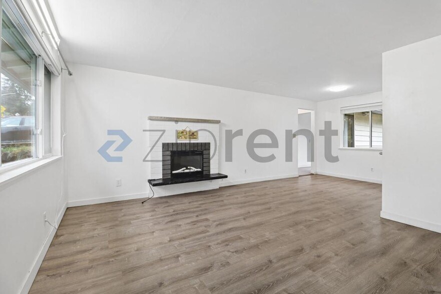 Building Photo - Unit