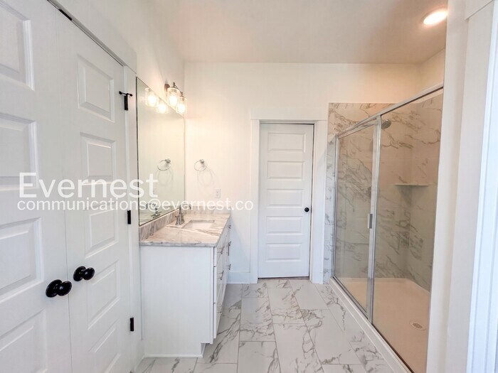 Building Photo - 2311 Murano Dr