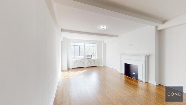 Primary Photo - 20 Fifth Avenue