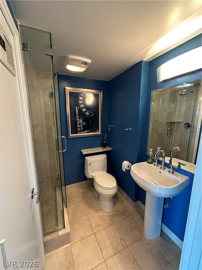 Building Photo - 222 E Karen Ave