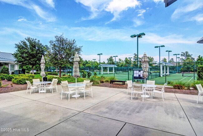 Building Photo - 3253 Gardenwood Dr