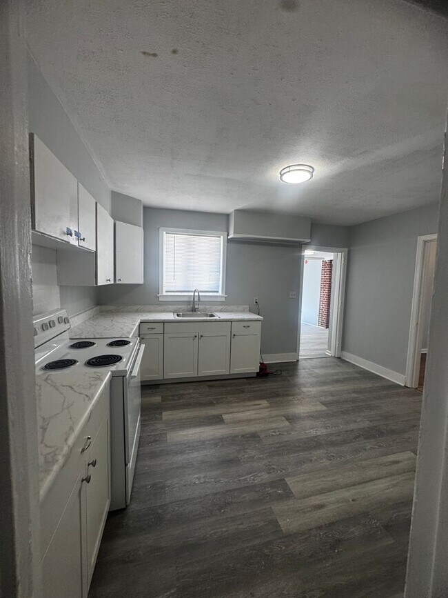 Building Photo - 3544 Southmont Dr