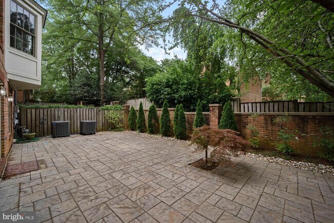 Building Photo - 2053 Mayfair McLean Ct