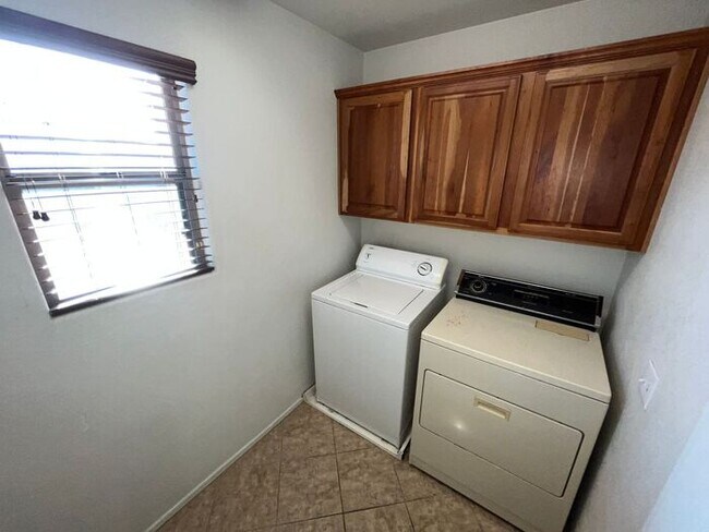 Building Photo - READY TO VIEW NOW! Recently Painted Interi...