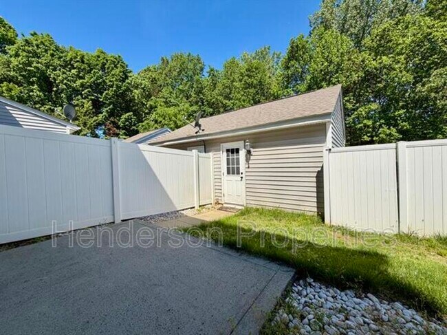 Building Photo - 9552 Glenashley Dr