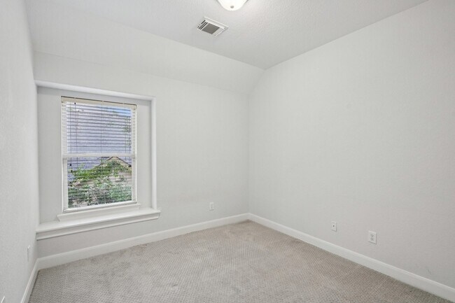 Building Photo - 90 Panterra Way