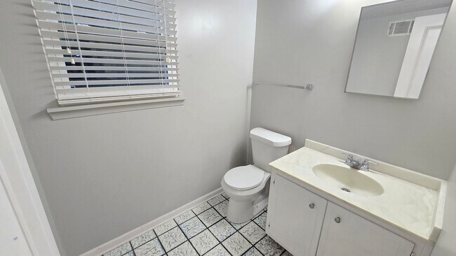 Building Photo - 5037 Camden Ct SW