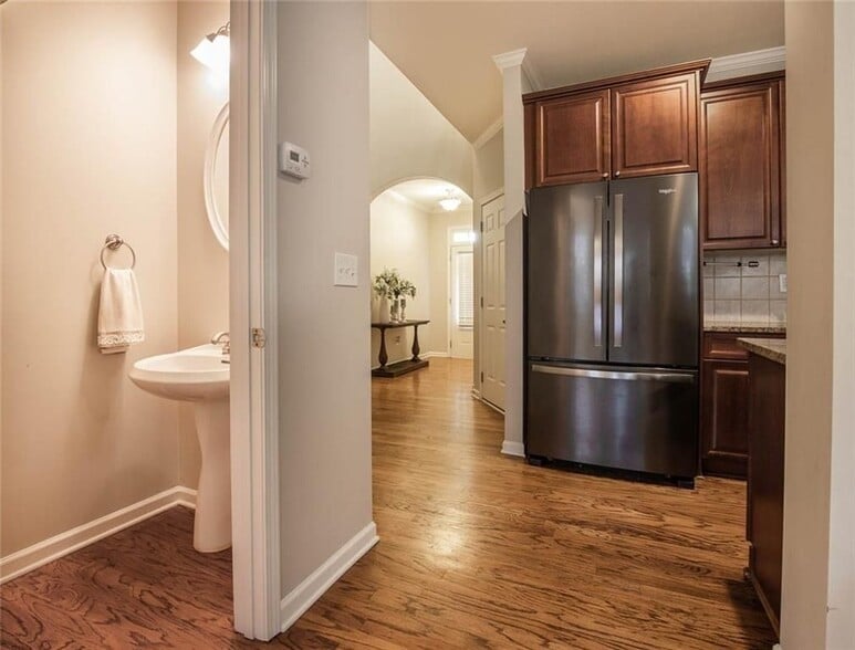 Building Photo - 2396 Meadow Falls Ln