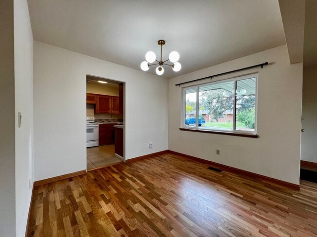 Building Photo - 608-610 Estee Court - Yakima