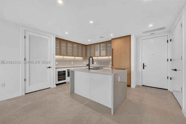 Building Photo - 2200 Brickell Ave