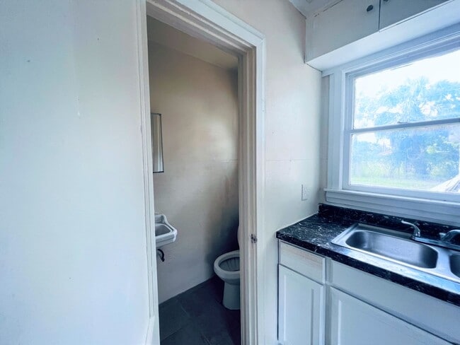 Building Photo - Efficiency unit for rent in Lake Wales