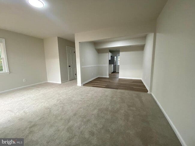 Building Photo - 9 Farrell Ln