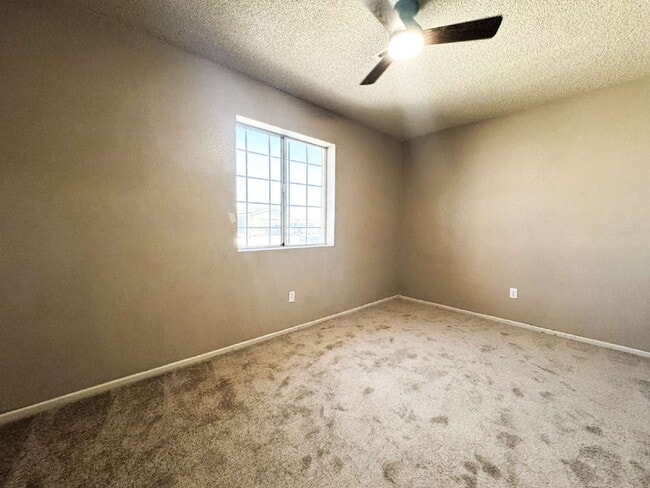 Building Photo - "Newly Renovated 4-Bedroom, 2 Bathroom Home in Yuma!"