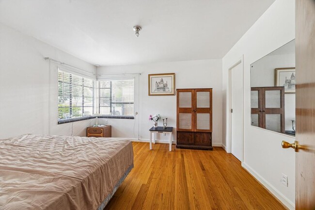 Building Photo - 3825 Gramercy St