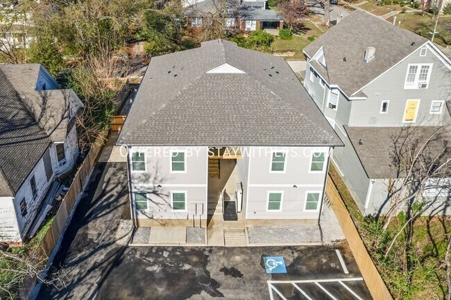 Building Photo - 1571 Court Ave