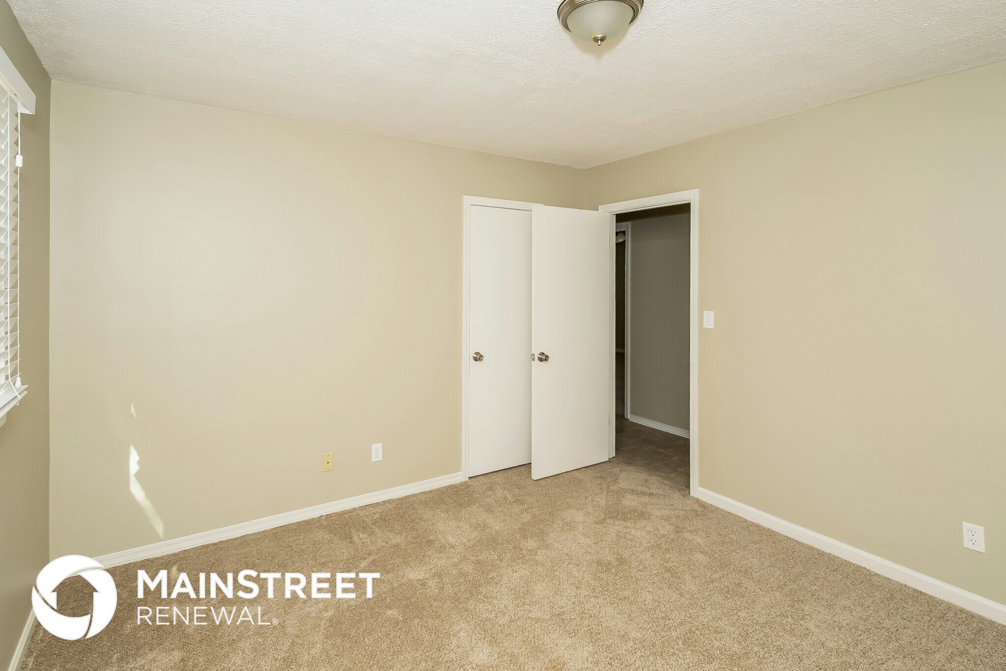 Building Photo - 1525 Pine Tree Dr