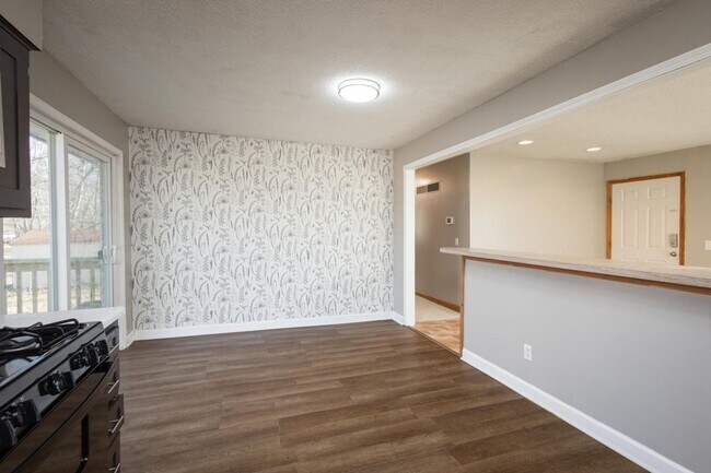 Building Photo - 122 Willa Ln