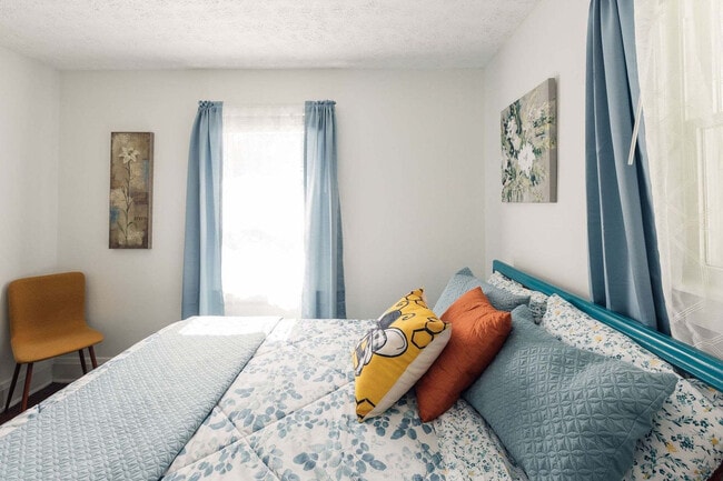 Building Photo - 145 Midway St