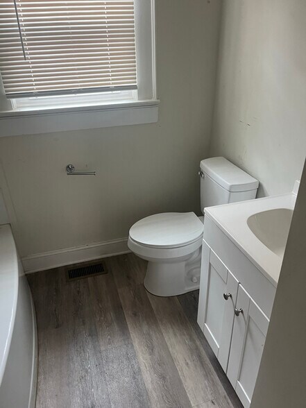 Building Photo - 304 Grice St