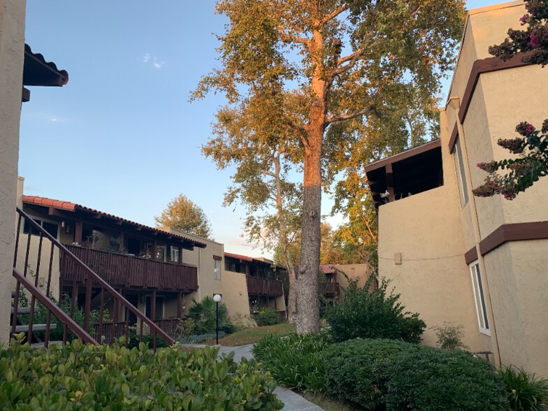 Building Photo - 1040 W MacArthur Blvd