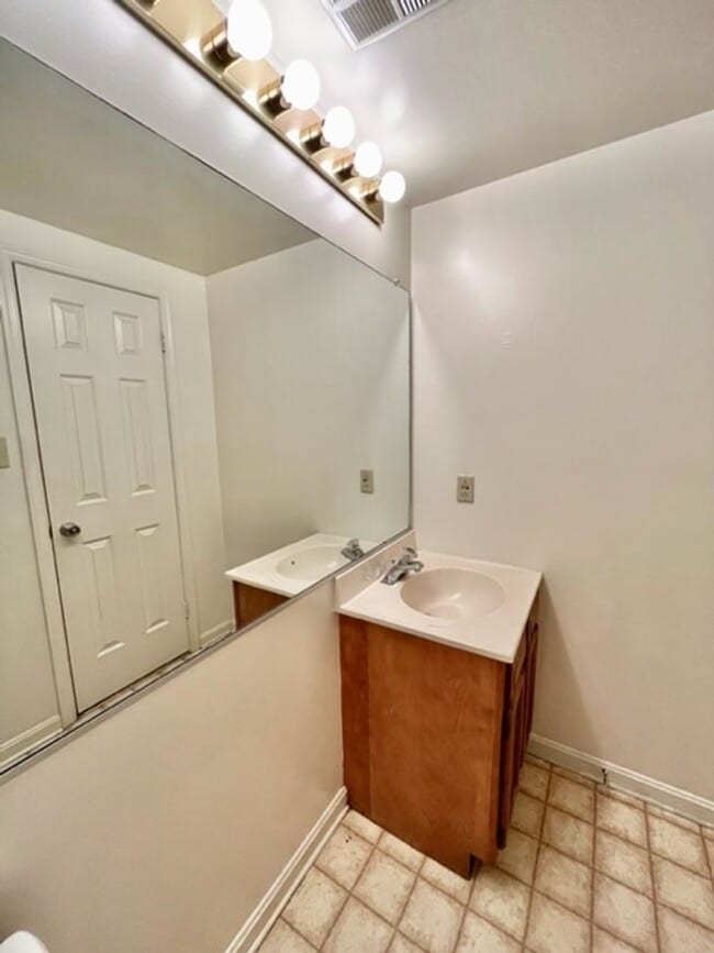 Building Photo - 17120 Briardale Rd