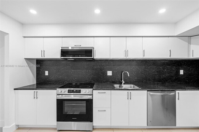 Building Photo - 600 Three Islands Boulevard