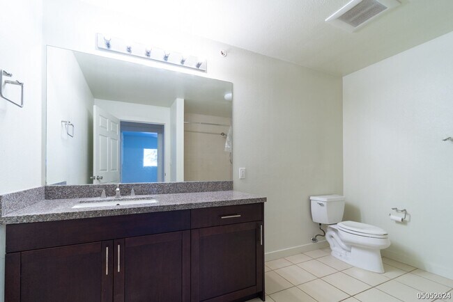 Building Photo - $3,300 | 3br/2ba Condominium in Sixty Park...
