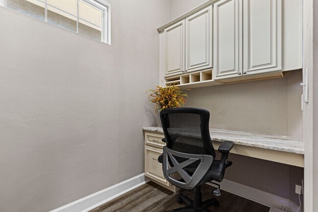 Building Photo - RARE TO FIND !!! TWO ENSUITE MASTER BEDROO...