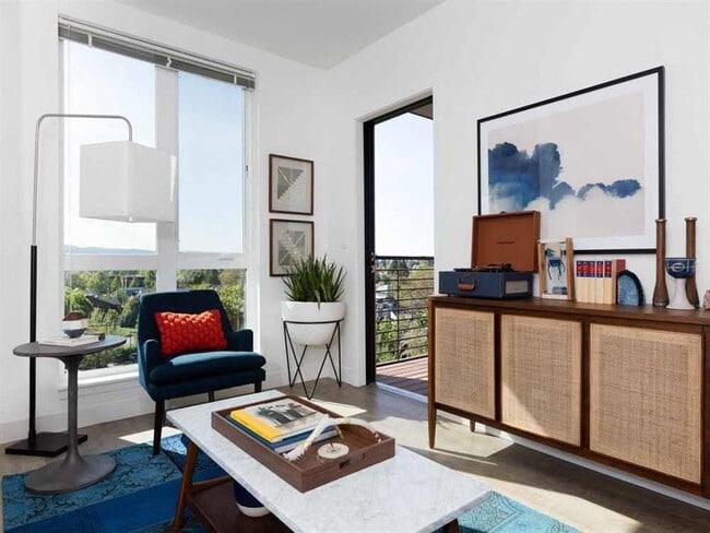 Building Photo - Cook Street