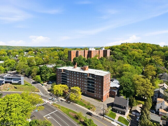Building Photo - 415 Claremont Ave
