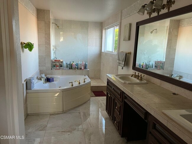 Building Photo - 729 Triunfo Canyon Rd