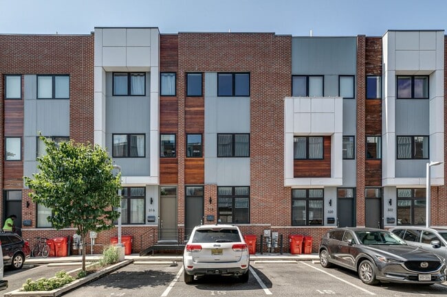 Building Photo - 326 Potts St