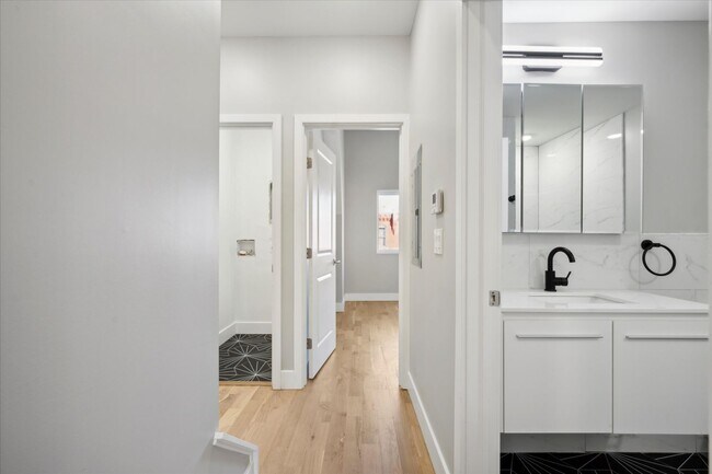 Building Photo - 5412 Delancey St