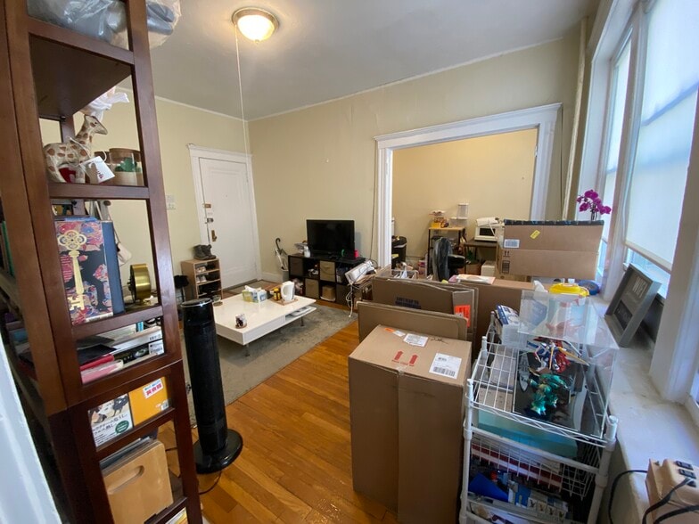 Building Photo - 19 Woodstock Ave