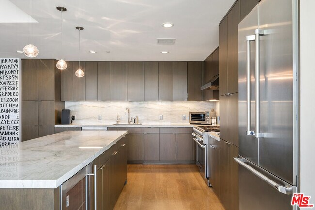 Building Photo - 1705 Ocean Ave