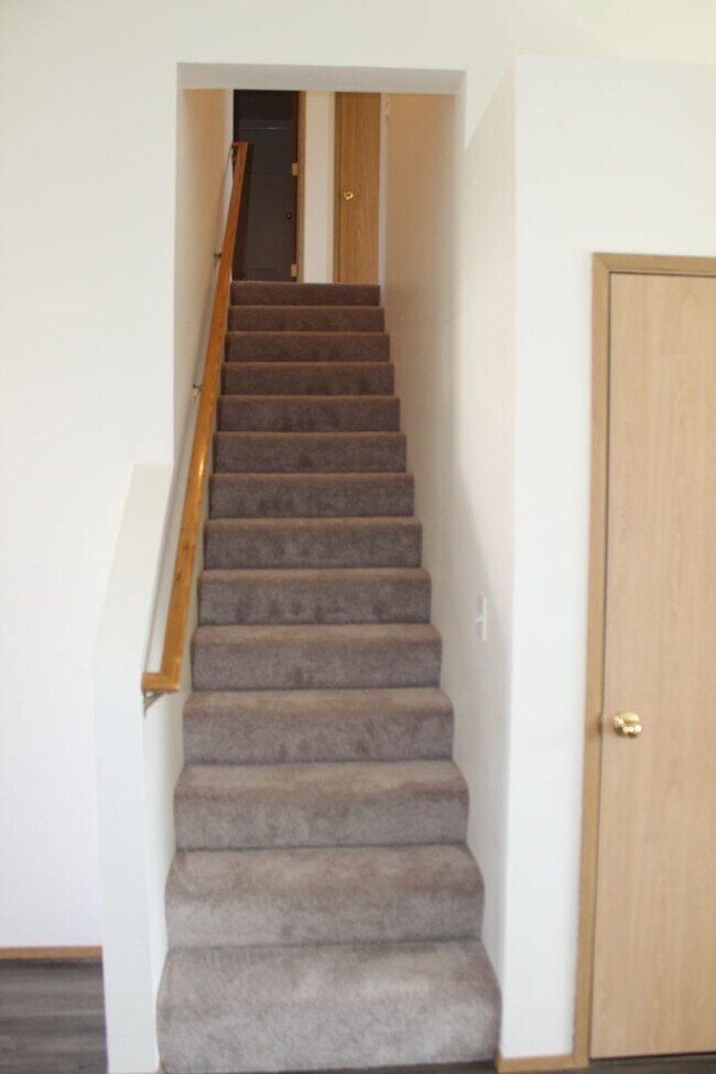 Building Photo - 4 bedroom 2 bath family home in quiet Scappoose neighborhood