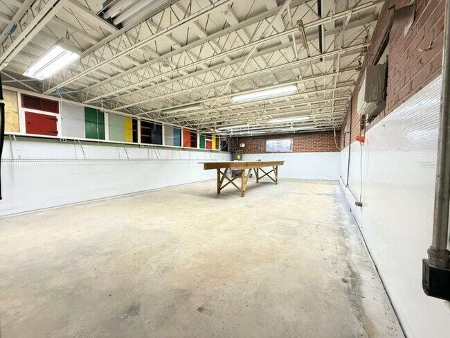 Building Photo - FOR RENT – FULLY REMODELED 4 BEDROOM | 2 BATH HOME!