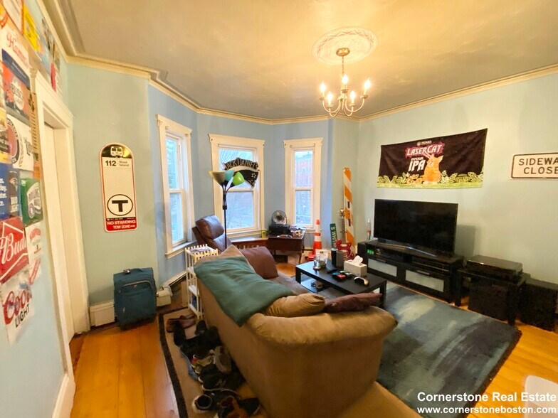 Building Photo - 1562 Tremont St