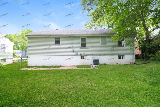 Building Photo - 230 S Marguerite Ave